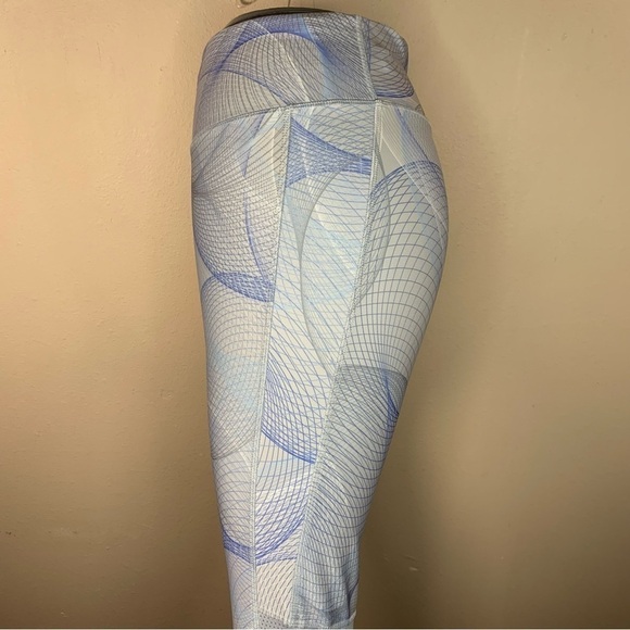 Small Reebok Blue White Geometric Print Speed Wick Athletic Leggings Activewear - Picture 5 of 10